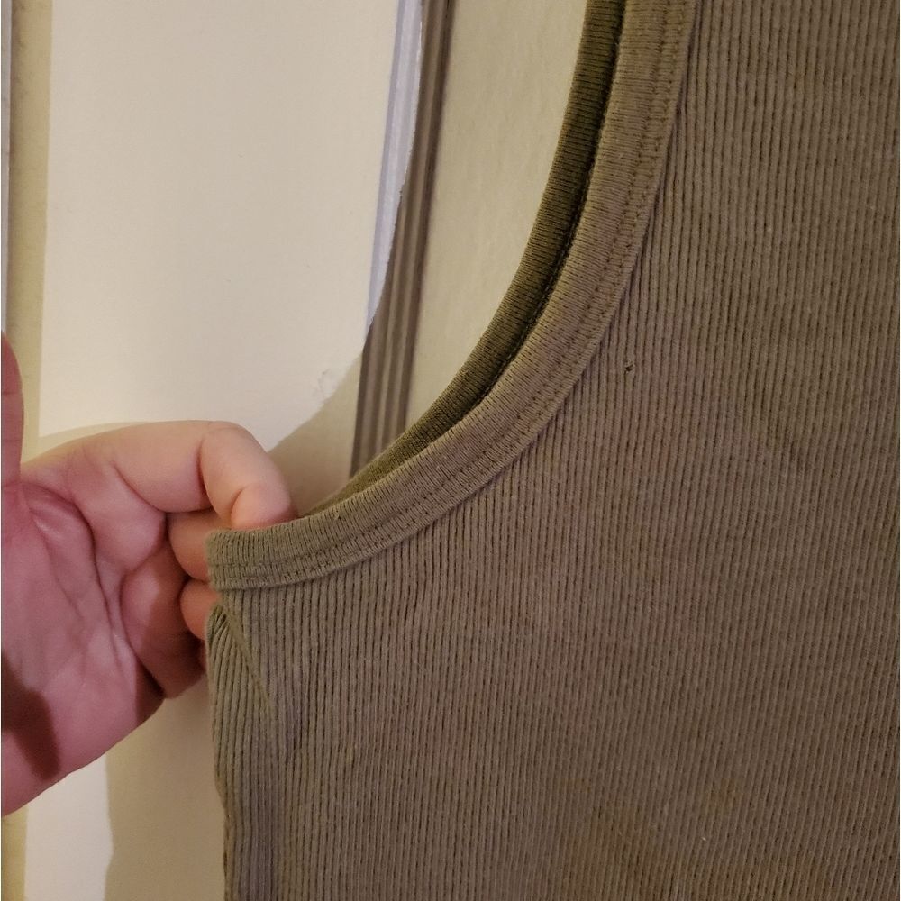 Tank Top‎ - Picture 4 of 6